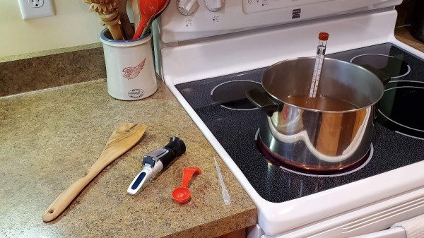 boiling maple sap finishing using a refractometer