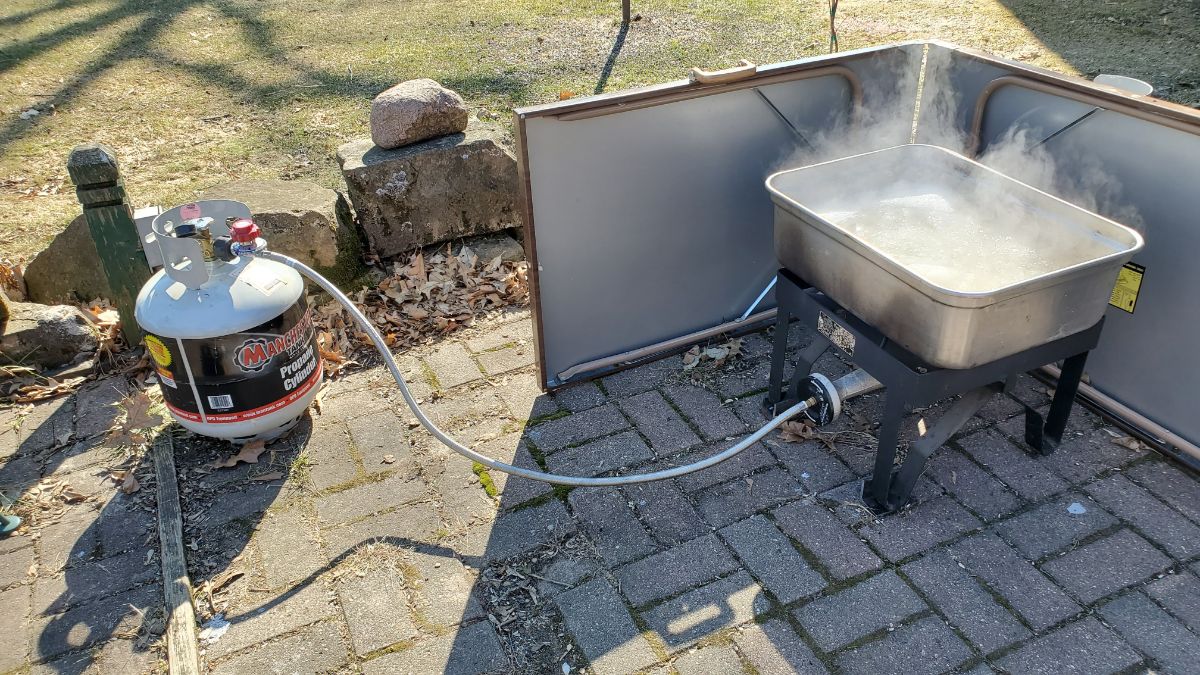 boiling-maple-syrup-outside-propane-burner