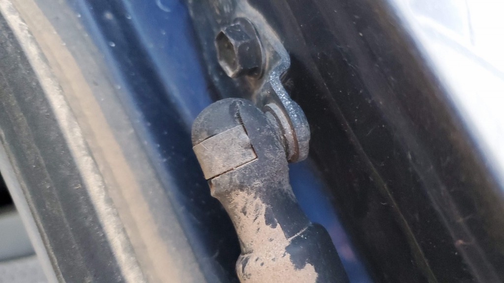 4Runner Liftgate strut connection point
