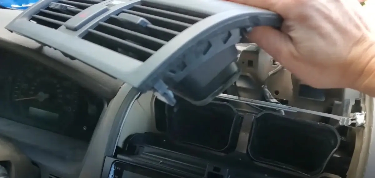 install the upper air vent in a 2004 Honda Accord